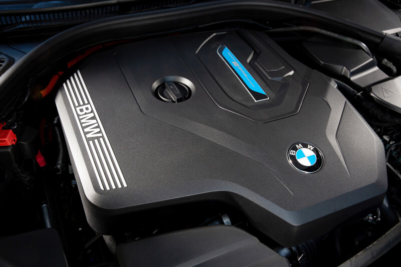 BMW_330e_motor.jpg